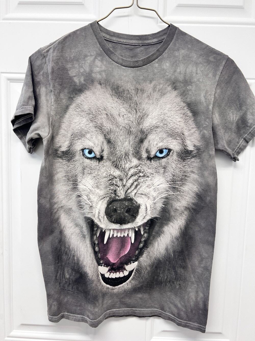 The Mountain -  Wolf  - T-Shirt Size Small NOC3364